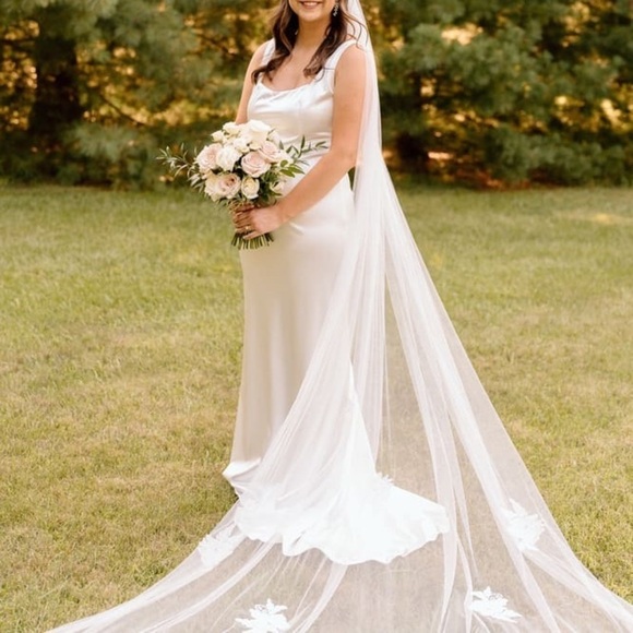 Sensational Promise White Satin Square Neck Mermaid Maxi - Picture 11 of 12